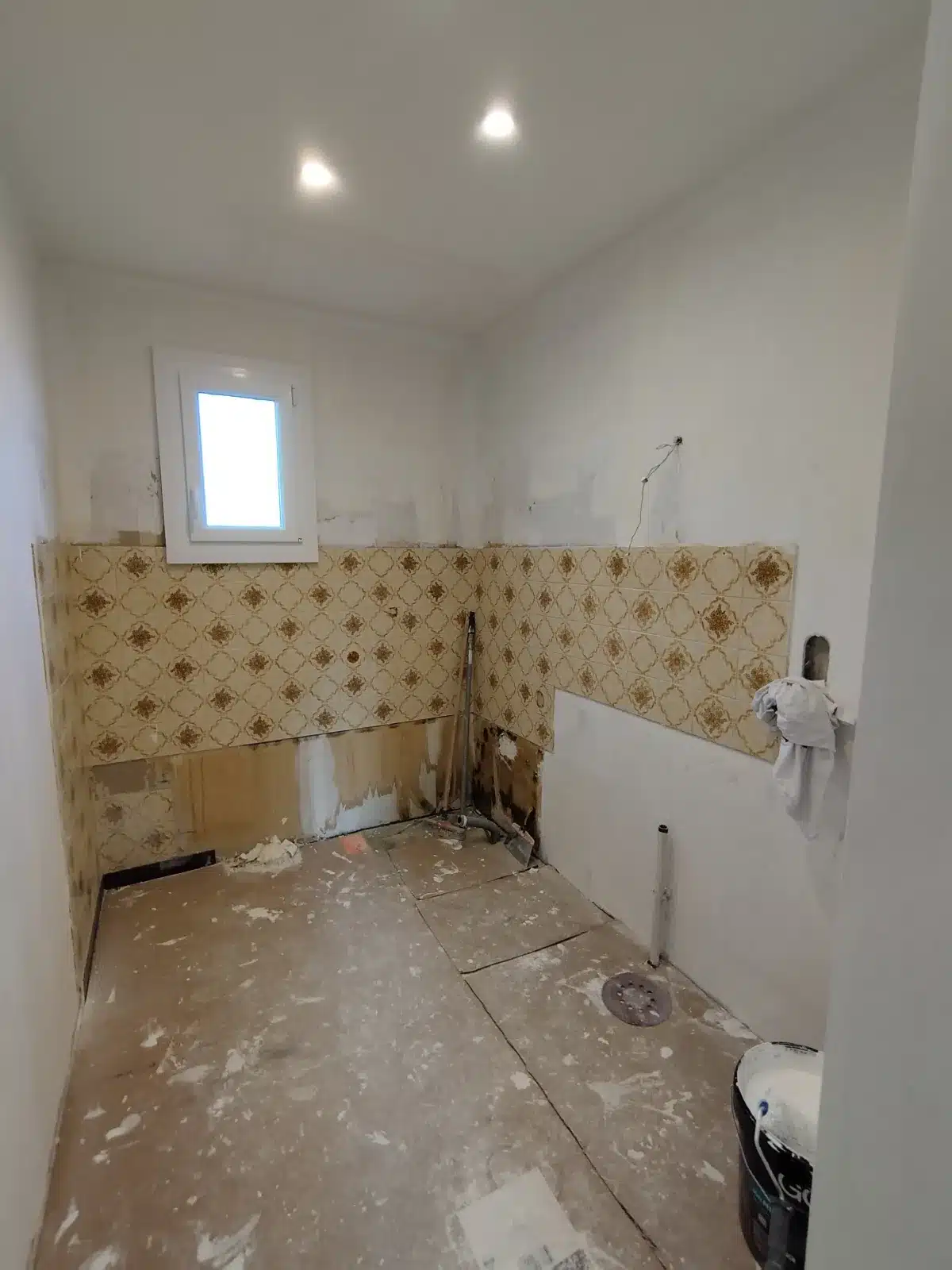 préparation et peinture des murs de salle de bain à Saint-Sébastien-sur-Loire