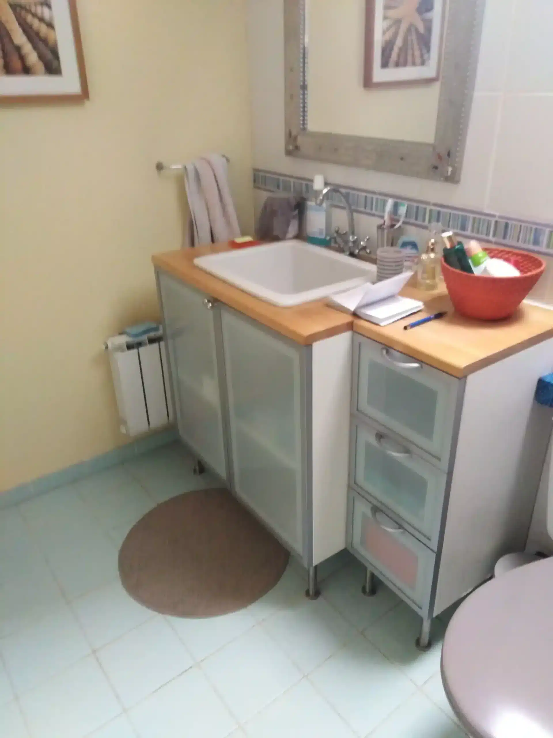 une ancienne salle de bain avant relooking complet aux Sorinières  44