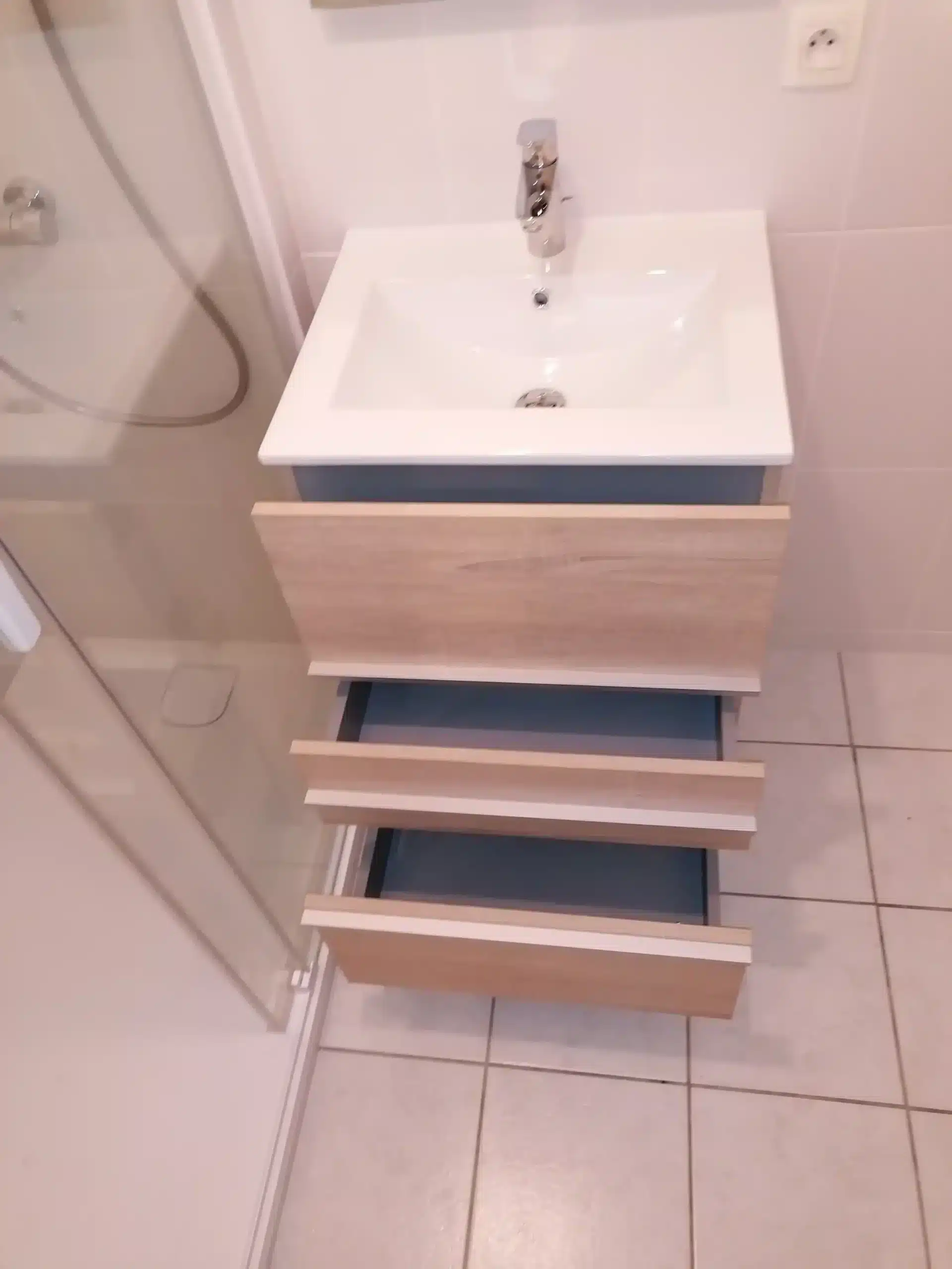 Installation-de-meubles-de-salle-de-bain-a-44120-Vertou