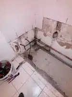 Photo avant la modification de la plomberie et évacuations pour installation douche à Vertou Photo avant la modification de la plomberie et évacuations pour installation douche à Vertou