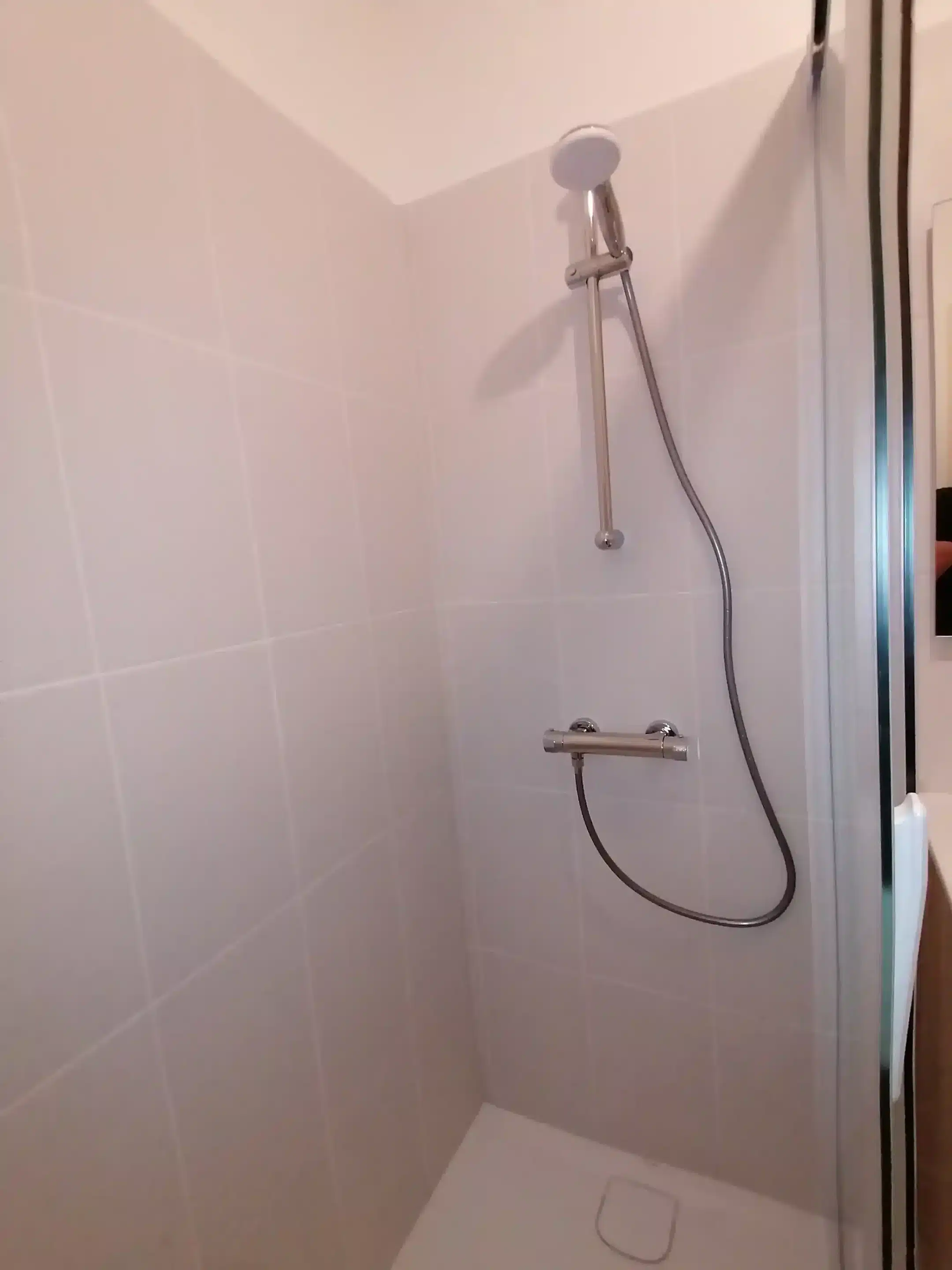 installation-colonne-de-douche-a-Vertou