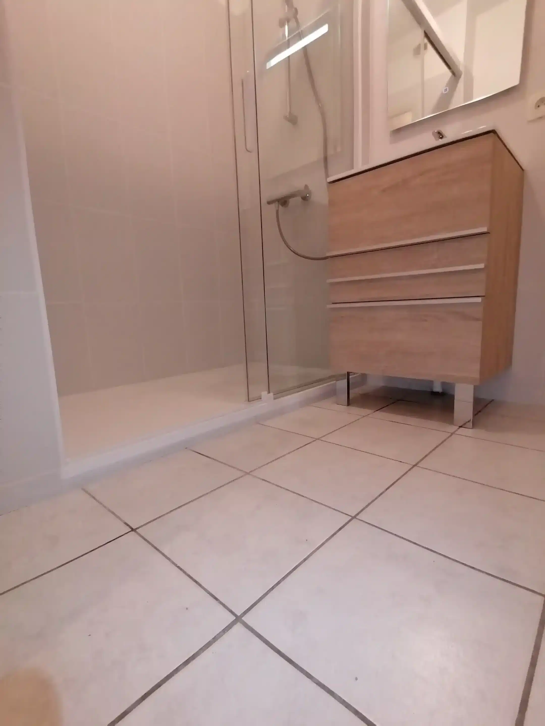 installation-receveur-de-douche-a-poser-extra-plat-blanc