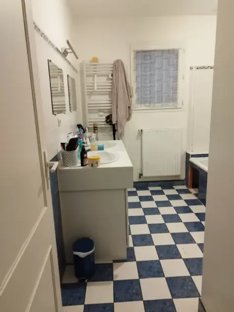 meuble de salle de bain existante à Nantes avant travaux