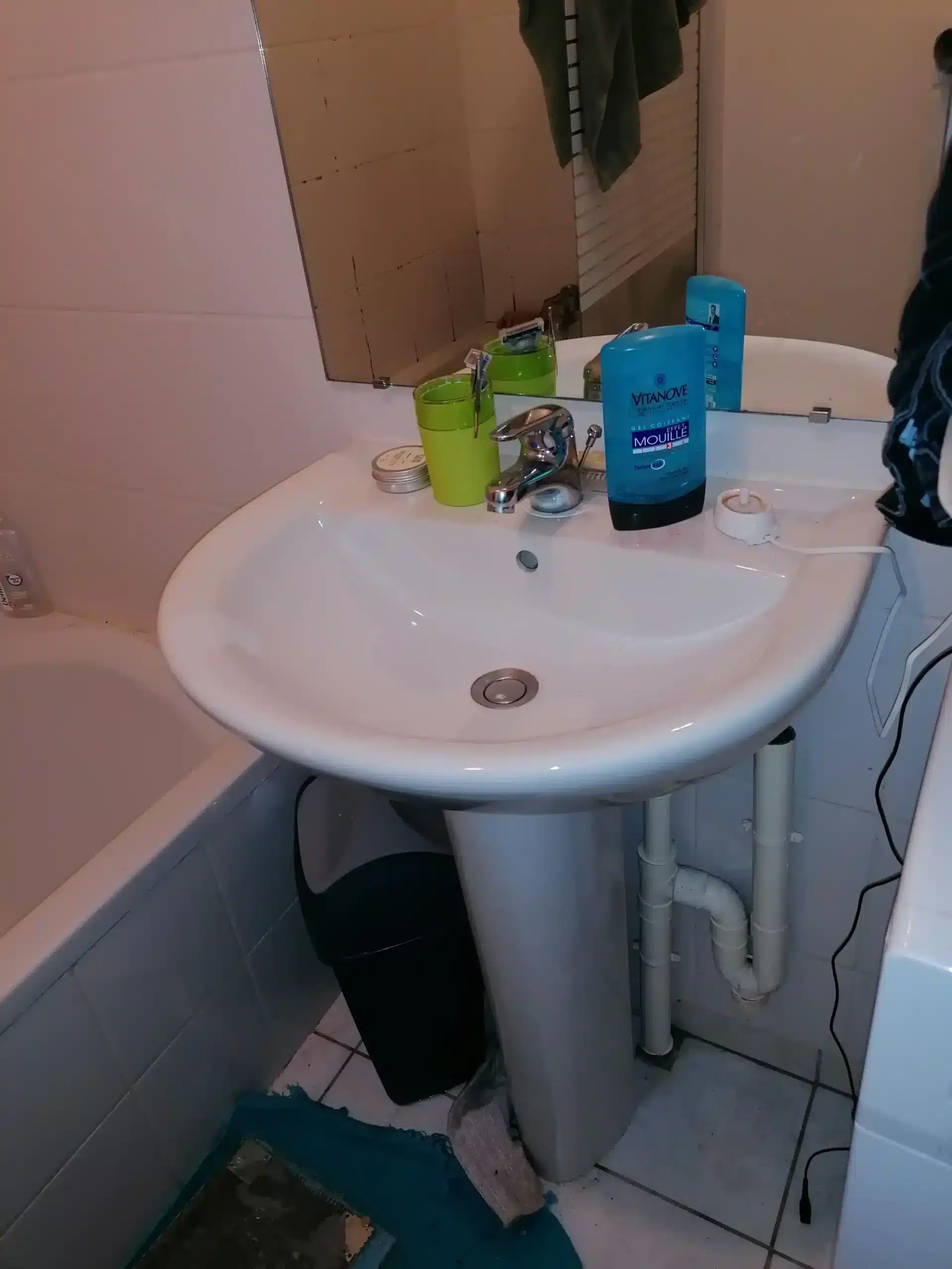 salle de bain avant les travaux à Vertou salle de bain avant les travaux à Vertou